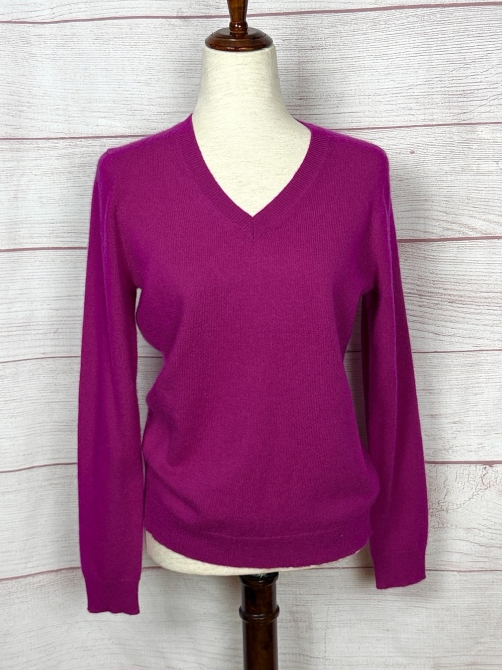 Charter Club Luxury Cashmere Sweater Pullover Fuchsia V-neck Women's M